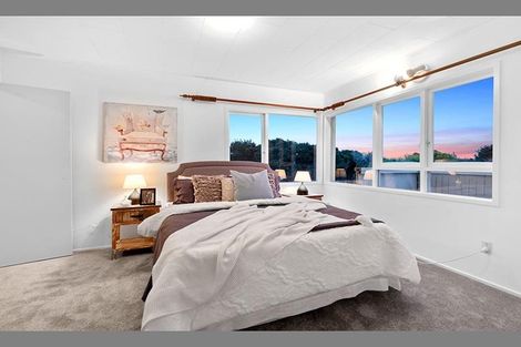 Photo of property in 40 Valley View Road, Glenfield, Auckland, 0629