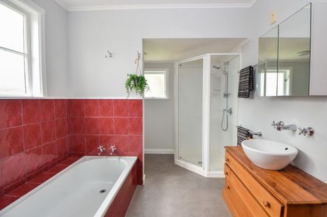 Photo of property in 2 Kent Street, Carterton, 5713