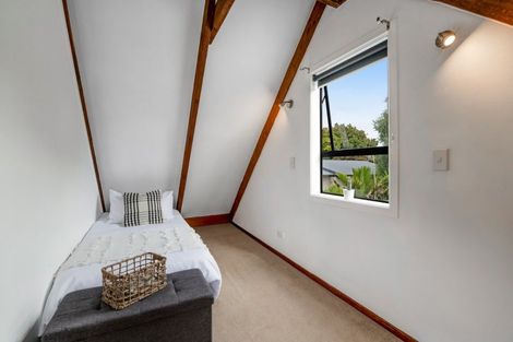 Photo of property in 48 D'oyly Drive, Stanmore Bay, Whangaparaoa, 0932
