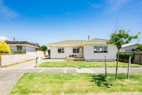 Photo of property in 24 Kapanui Road, Waikanae, 5036