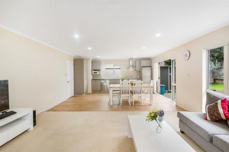 Photo of property in 10 Maypark Crescent, Flat Bush, Auckland, 2016