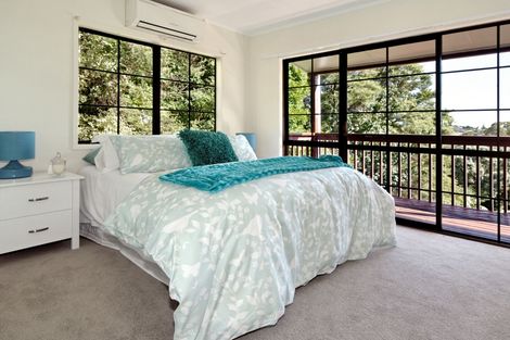 Photo of property in 10 Longfellow Parade, Glen Eden, Auckland, 0604