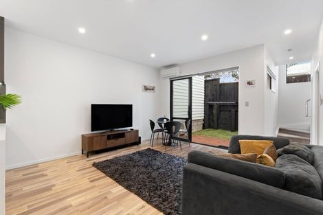 Photo of property in 5/122 Archibald Road, Kelston, Auckland, 0602