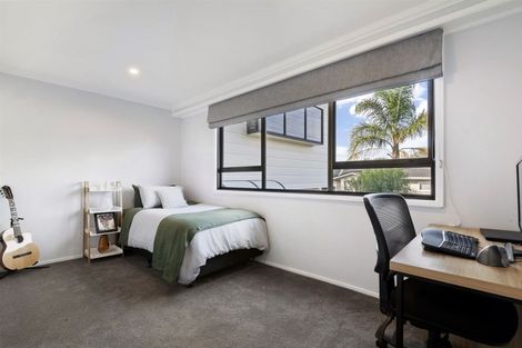 Photo of property in 1/52 Pupuke Road, Hillcrest, Auckland, 0627