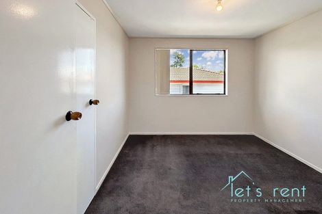 Photo of property in 18 Halloran Place, Massey, Auckland, 0614