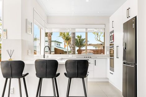 Photo of property in 30 Vermeer Place, West Harbour, Auckland, 0618