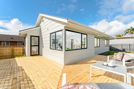 Photo of property in 2/7 Rewarewa Road, Te Atatu Peninsula, Auckland, 0610