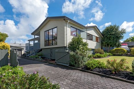 Photo of property in 7 Coubray Place, Botany Downs, Auckland, 2010