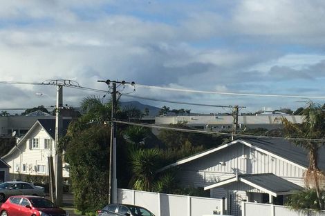 Photo of property in 3/6 East Coast Road, Milford, Auckland, 0620
