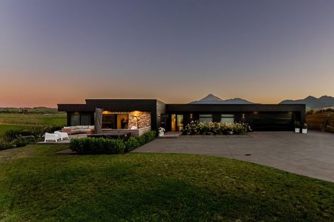 Photo of property in Tapuae, 26 Washer Road, Omata, New Plymouth, 4374