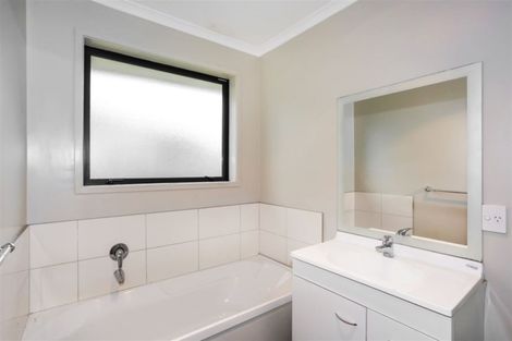 Photo of property in 20 Mcgowan Rise, Tuakau, 2121