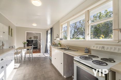 Photo of property in 10 Turville Crescent, Newlands, Wellington, 6037