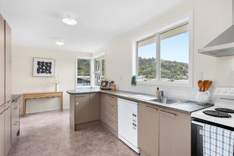 Photo of property in 4 Thomson Grove, Stokes Valley, Lower Hutt, 5019