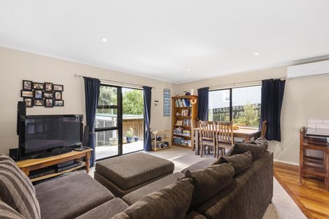 Photo of property in 2/20 Kamara Road, Glen Eden, Auckland, 0602