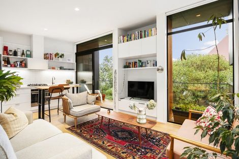 Photo of property in 37 Avon Street, Island Bay, Wellington, 6023