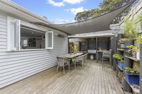 Photo of property in 7 Norman Road, Titirangi, Auckland, 0604
