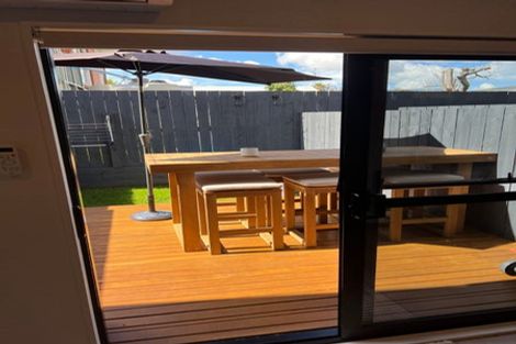 Photo of property in 5/72 Tiraumea Drive, Pakuranga, Auckland, 2010