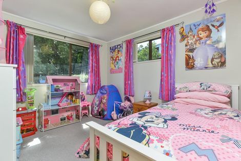 Photo of property in 10 Glenbervie Crescent, Massey, Auckland, 0614