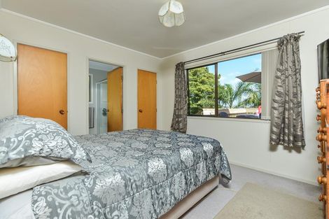 Photo of property in 10 Glenbervie Crescent, Massey, Auckland, 0614