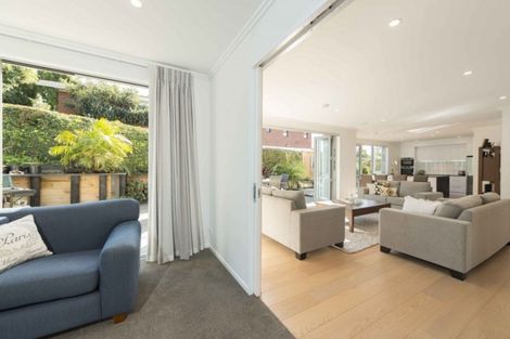 Photo of property in 3a Rossmore Terrace, Murrays Bay, Auckland, 0630