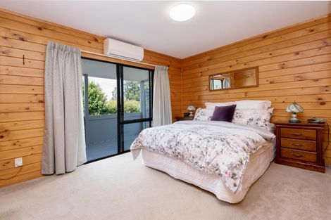 Photo of property in 7 Coubray Place, Botany Downs, Auckland, 2010