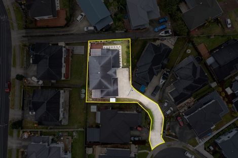 Photo of property in 11 San Casello Rise, Henderson, Auckland, 0612