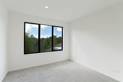Photo of property in 5/4 Serjeant Street, Henderson, Auckland, 0612