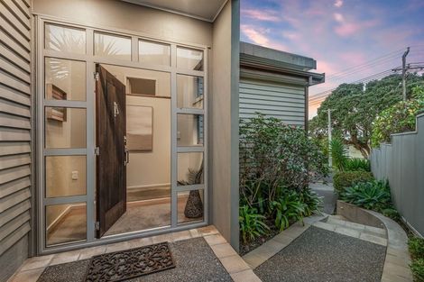 Photo of property in 4 Nutsey Avenue, Northcote, Auckland, 0627