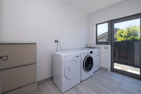 Photo of property in 12 Montague Grove, Stratford, 4332