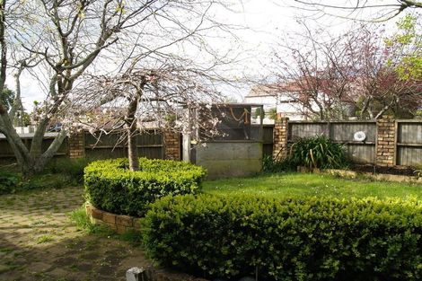 Photo of property in 2a Waller Avenue, Bucklands Beach, Auckland, 2012