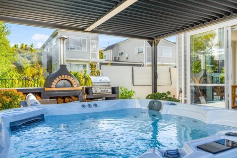 Photo of property in 69 Karepiro Drive, Stanmore Bay, Whangaparaoa, 0932