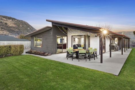 Photo of property in 11 Juno Place, Wanaka, 9305