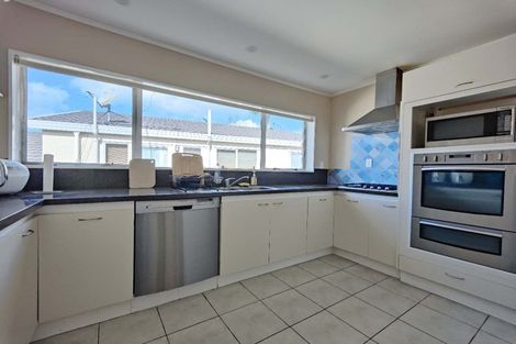 Photo of property in 72 Granville Drive, Massey, Auckland, 0614