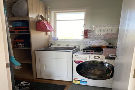 Photo of property in 7 Link Road, Newlands, Wellington, 6037