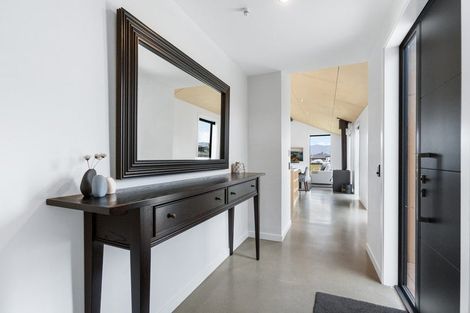 Photo of property in 3 Pepperwood Green, Albert Town, Wanaka, 9305