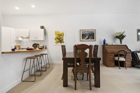 Photo of property in 28u4 Hobson Street, Thorndon, Wellington, 6011