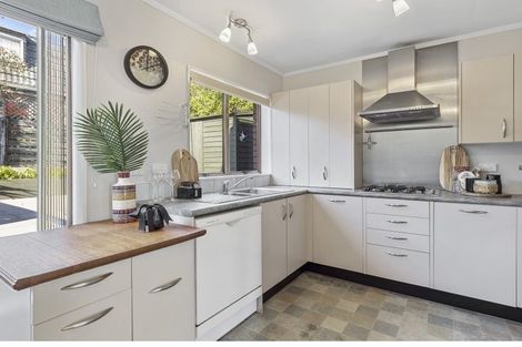 Photo of property in 85 Churton Drive, Churton Park, Wellington, 6037