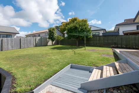 Photo of property in 7 Coubray Place, Botany Downs, Auckland, 2010