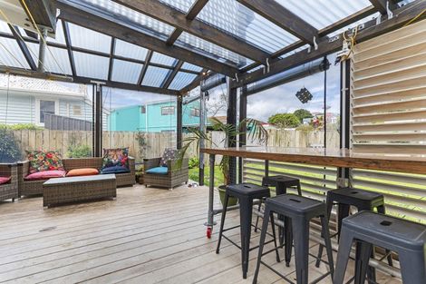 Photo of property in 5 Huatoki Street, Vogeltown, New Plymouth, 4310