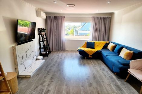 Photo of property in 2/31 Sunnyfield Crescent, Glenfield, Auckland, 0629