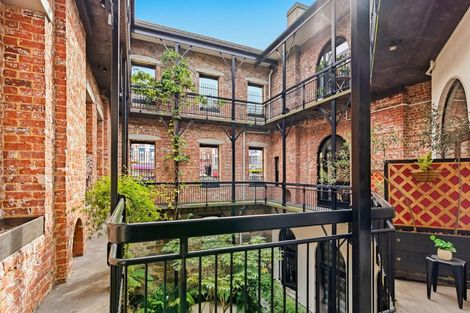Photo of property in 4/5 Jetty Street, Dunedin Central, Dunedin, 9016
