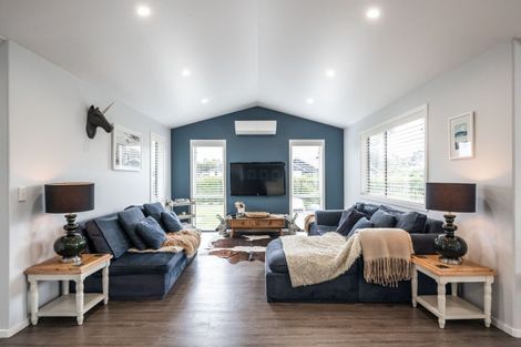 Photo of property in 32 Mike Smith Drive, Cambridge, 3434