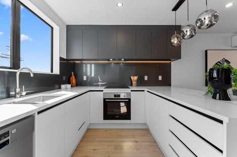 Photo of property in 2/18 Sylvan Crescent, Te Atatu South, Auckland, 0610