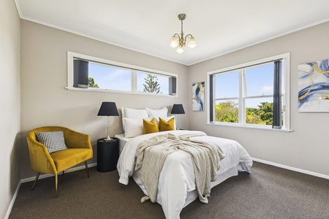 Photo of property in 61 Beechdale Crescent, Pakuranga Heights, Auckland, 2010