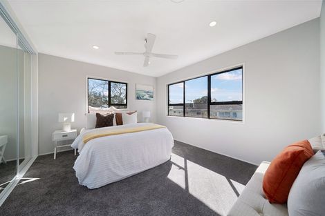 Photo of property in 10 Claverdon Drive, Massey, Auckland, 0614