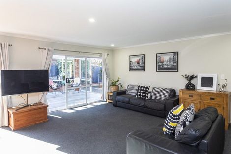 Photo of property in 2/3 Inglewood Place, Avonhead, Christchurch, 8042
