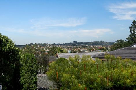 Photo of property in 7 Coubray Place, Botany Downs, Auckland, 2010