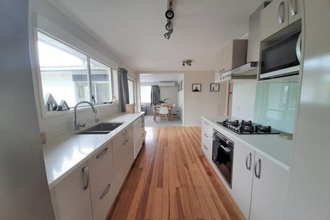 Photo of property in 15 Hewlett Road, Massey, Auckland, 0614