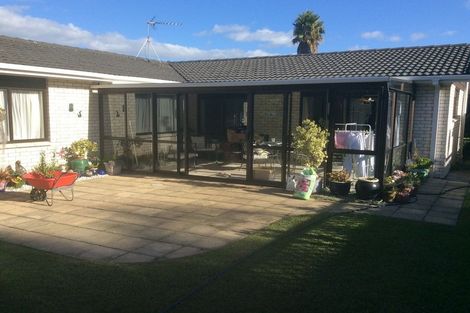 Photo of property in 53 Golfland Drive, Golflands, Auckland, 2013