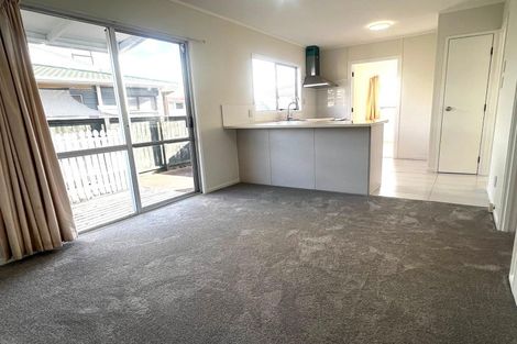 Photo of property in 11 Tyndrum Place, Highland Park, Auckland, 2010